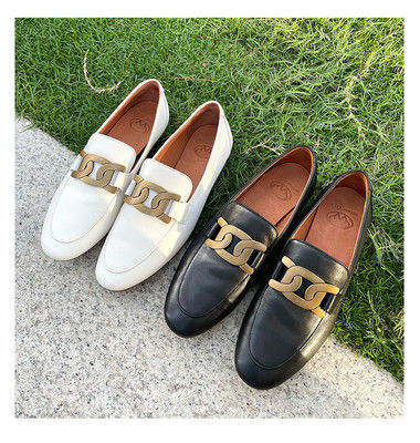 Op maat gemaakte klassieke loaferschoenen met een ronde toe met sluiting