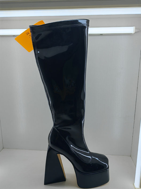 Pull-on-closure type vrouwen schoenen met dikke hakken